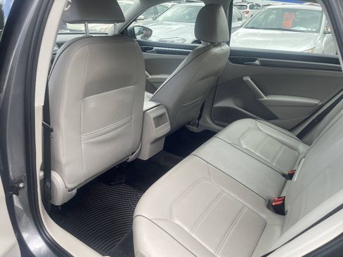 Used 2017 Volkswagen Passat 1.8T R-Line FWD image 18