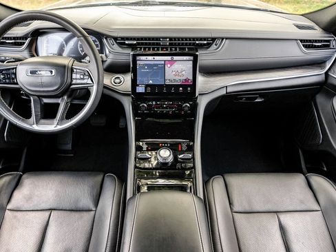 Used 2023 Jeep Grand Cherokee Overland w/ Luxury Tech Group IV image 5