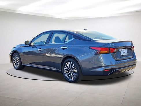 Used 2025 Nissan Altima 2.5 SV image 5