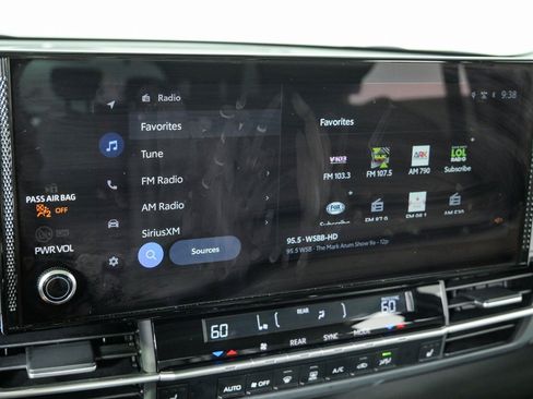 Used 2025 Toyota Sienna XLE w/ XLE Plus Package FWD image 13
