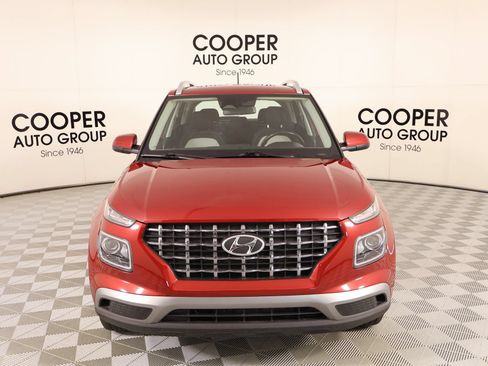 Used 2025 Hyundai Venue SEL FWD image 8