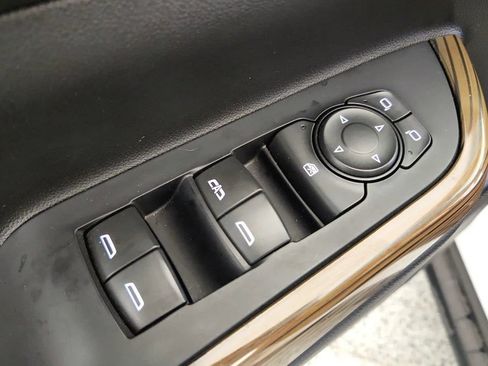Used 2022 GMC Acadia SLE FWD image 23