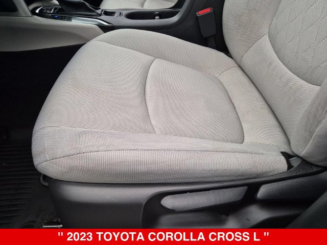 Used 2023 Toyota Corolla Cross L AWD/4WD image 16