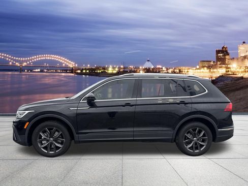 Certified 2023 Volkswagen Tiguan SE FWD image 2