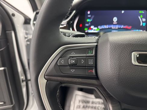 Used 2023 Jeep Grand Cherokee 4WD 4xe image 11