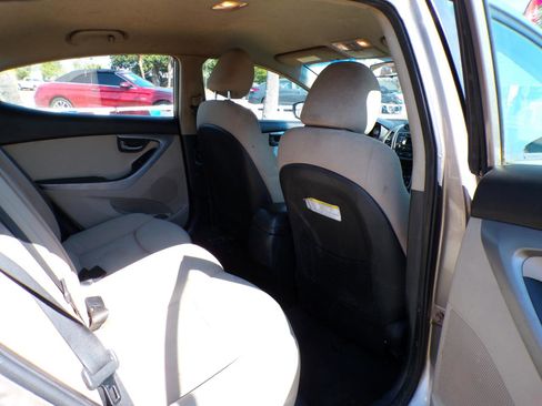 Used 2014 Hyundai Elantra SE image 20