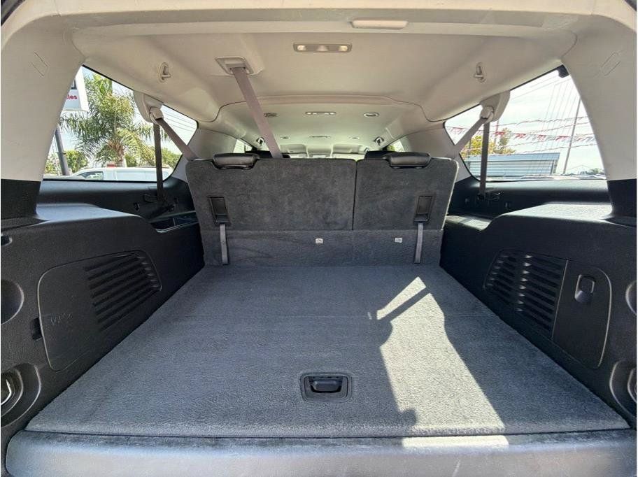 Used 2015 Chevrolet Suburban LT AWD/4WD image 12