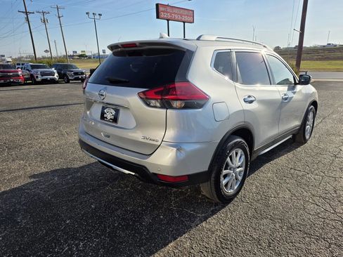 Used 2020 Nissan Rogue SV image 7