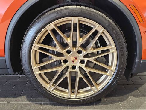 New 2025 Porsche Macan Electric image 11