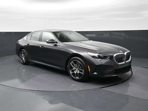 New 2026 BMW 530i w/ Convenience Package RWD image 3