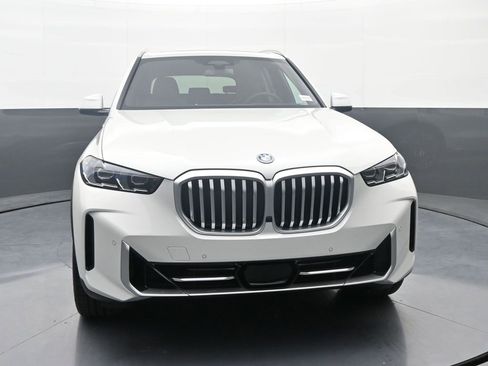 New 2026 BMW X5 xDrive50e image 2