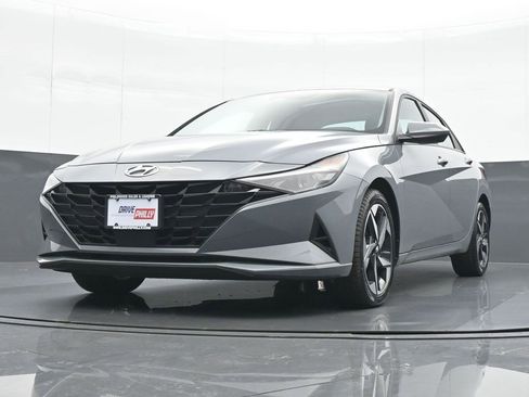 Used 2023 Hyundai Elantra SEL w/ Convenience Package image 16