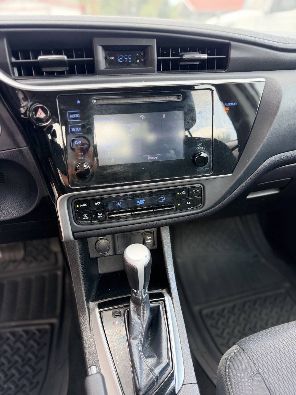 Used 2019 Toyota Corolla LE FWD image 17