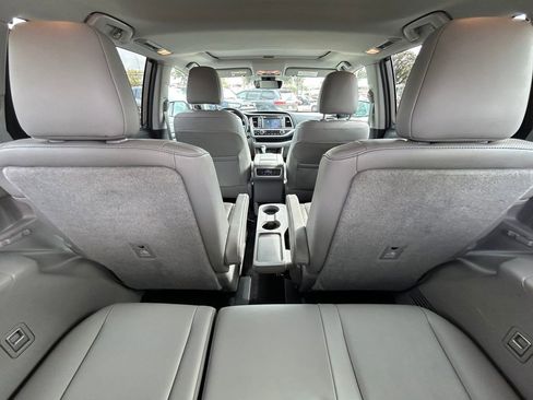 Used 2019 Toyota Highlander Limited image 15