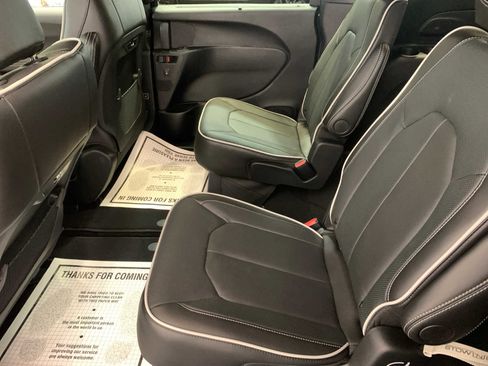 New 2026 Chrysler Pacifica Limited image 5