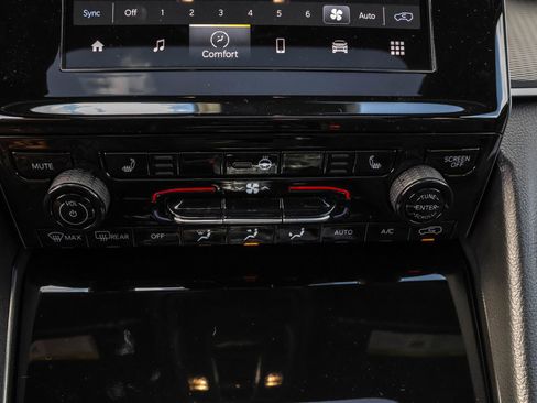 New 2025 Jeep Grand Cherokee Laredo X w/ Luxury Tech Group I image 19