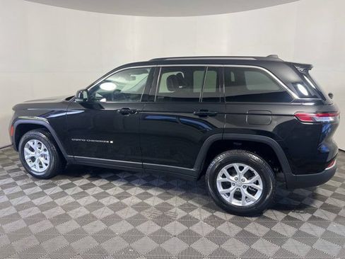 Used 2023 Jeep Grand Cherokee Limited w/ Luxury Tech Group II AWD/4WD image 4