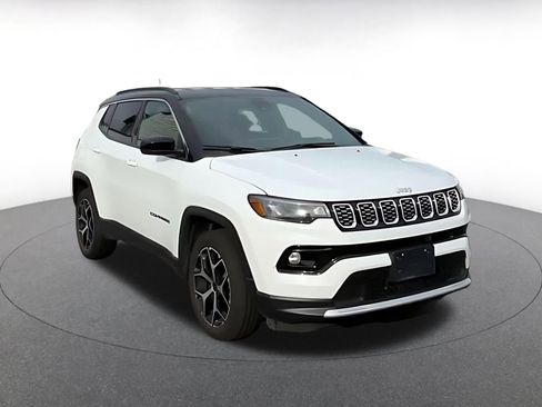 Used 2025 Jeep Compass Limited image 3