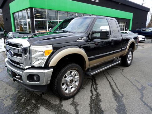 Used 2014 Ford F350 Lariat image 2