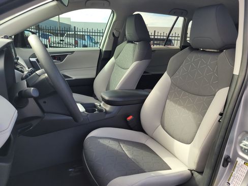 Used 2020 Toyota RAV4 XLE image 20