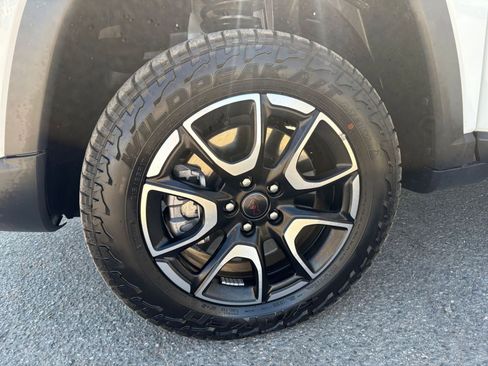 Used 2025 Jeep Compass Trailhawk image 29