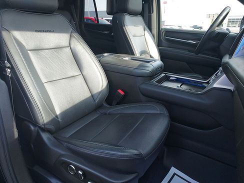 Used 2021 GMC Yukon Denali w/ Denali Premium Package image 32