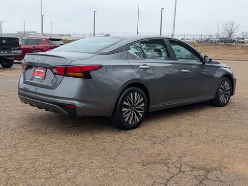 Used 2024 Nissan Altima 2.5 SV image 4