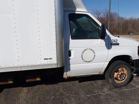 Used 2008 Ford E-350 and Econoline 350 Super Duty image 12