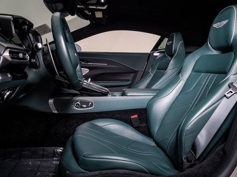 Used 2025 Aston Martin V8 Vantage Coupe RWD image 21