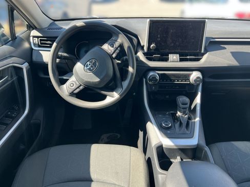 Used 2025 Toyota RAV4 XLE AWD/4WD image 21