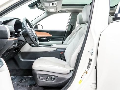Used 2024 Toyota Grand Highlander AWD image 16