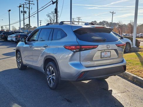 Used 2022 Toyota Highlander XLE image 10