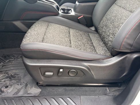 Used 2023 Chevrolet Colorado Z71 w/ Z71 Convenience Package 2 image 13