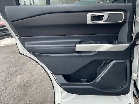 Used 2020 Ford Explorer XLT w/ Comfort Package image 11