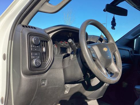Used 2020 Chevrolet Silverado 2500 Custom w/ Custom Value Package image 9
