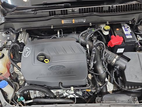 Used 2017 Ford Fusion SE w/ Fusion SE Technology Package FWD image 9