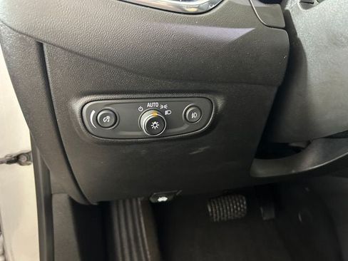 Used 2020 Chevrolet Equinox Premier FWD image 19