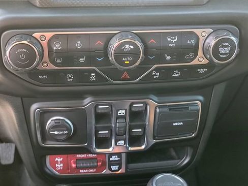 Used 2020 Jeep Gladiator Rubicon AWD/4WD image 17