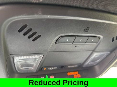 Used 2023 Chevrolet Traverse LT image 29