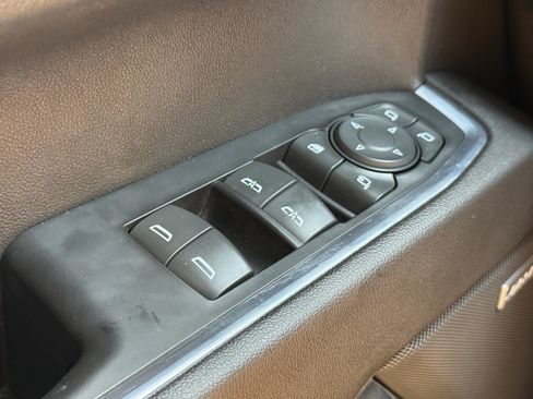 Used 2022 Chevrolet Silverado 1500 LTZ AWD/4WD image 26
