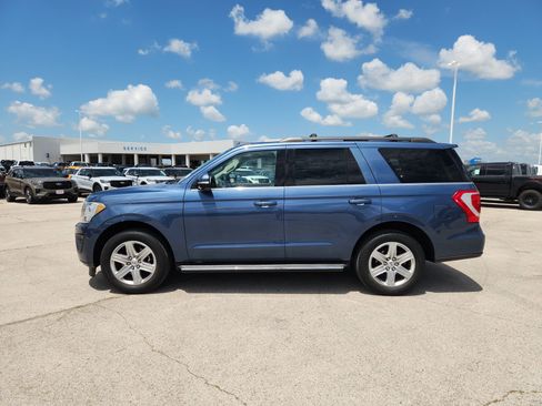 Used 2018 Ford Expedition XLT w/ Equipment Group 202A RWD image 4