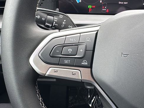 New 2026 Volkswagen Tiguan SE FWD image 19