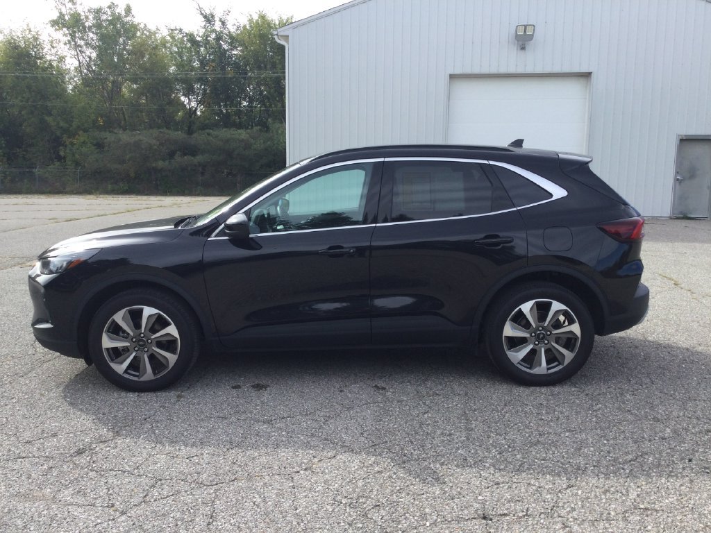 Used 2025 Ford Escape Platinum AWD/4WD image 4