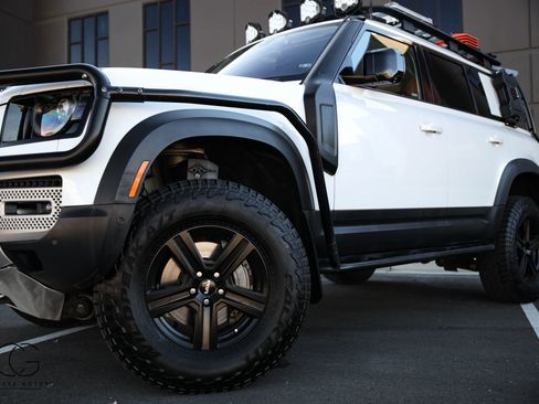 Used 2021 Land Rover Defender 110 SE image 7