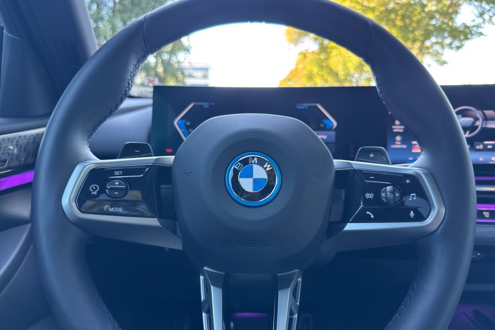 Certified 2025 BMW 550e xDrive w/ Premium Package AWD/4WD image 30