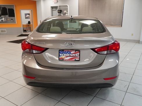 Used 2015 Hyundai Elantra SE image 8