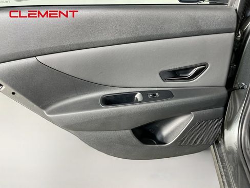 Used 2025 Hyundai Elantra Sport FWD image 28