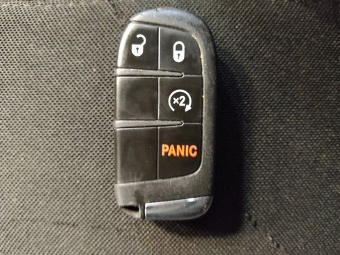 Used 2020 Jeep Renegade Latitude w/ Cold Weather Group AWD/4WD image 32