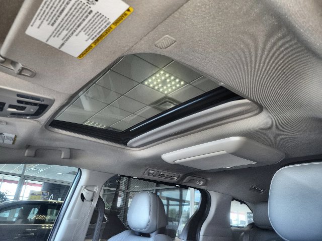 Used 2021 Toyota Sienna Limited FWD image 22
