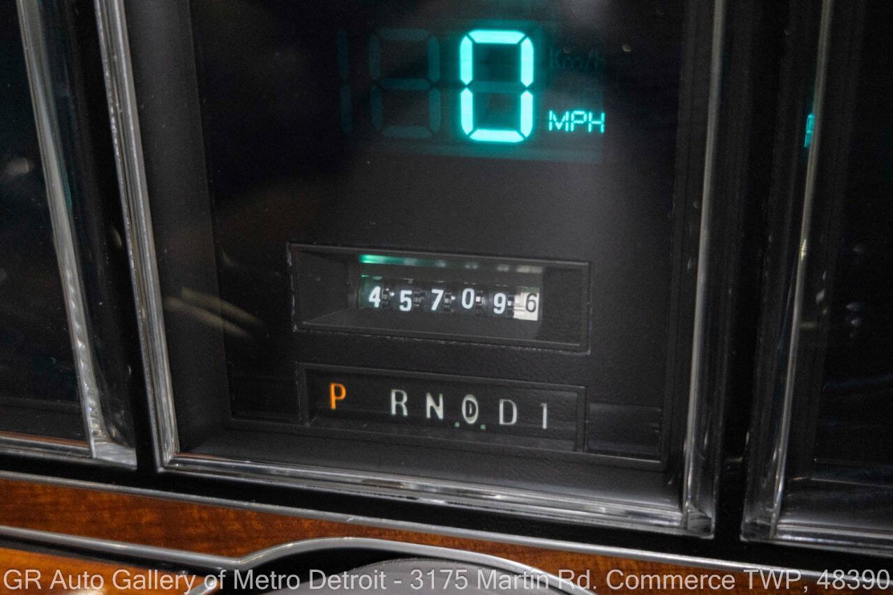 Used 1989 Lincoln Town Car Signature RWD image 18